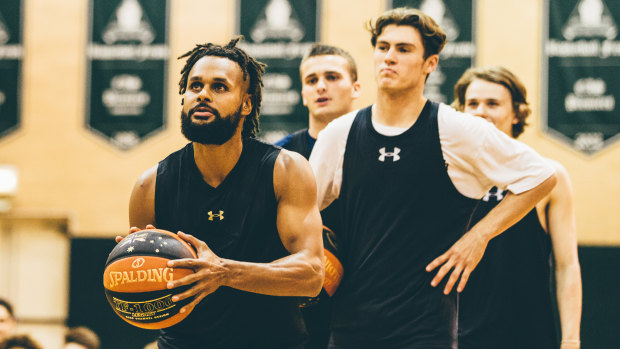 Patty Mills trains with emerging NSW basketball juniors in Sydney.