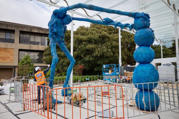 Francis Uprichard’s ‘Here Comes Everybody’, being installed in Sydney Modern’s Welcome Plaza.
