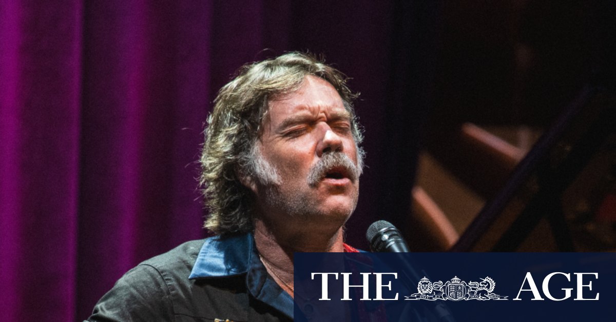 Fires haunt the night of Rufus Wainwright’s masterful show