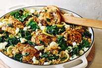 One-pot Greek chicken and rice: quick and delicious.