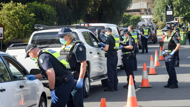 Police stop motorists travelling from NSW at a checkpoint in Wodonga on the Victoria-NSW border