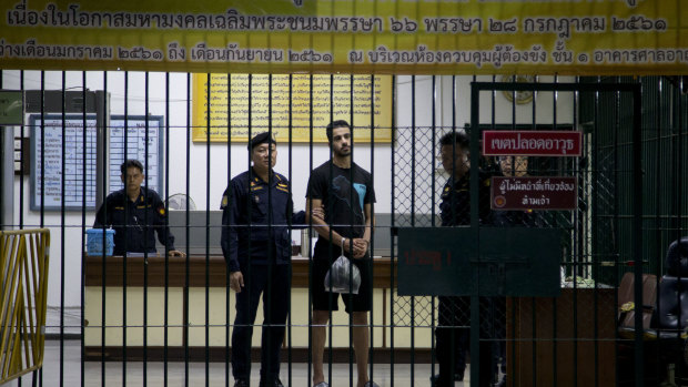 Hakeem al-Araibi waits to be transferred to a Thai jail. 