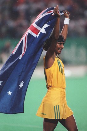 Peris celebrates gold with the Australian women's hockey team in 1996.