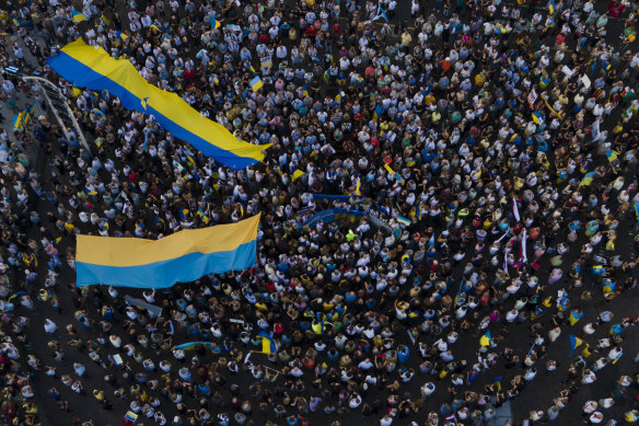 Protesters demand peace at the Obelisk in Buenos Aires last March after Russia invades Ukraine. 