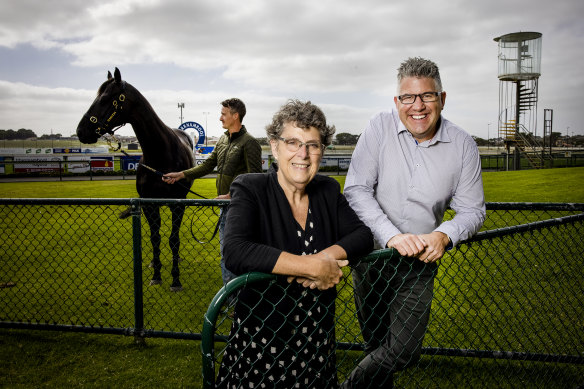 Warrnambool mayor Vicki Jellie and Warrnambool Racing Club CEO Tom O’Connor, with Great Again and Shane Jackson in the background.
