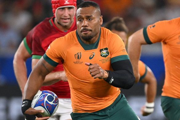Samu Kerevi makes a break for the Wallabies.