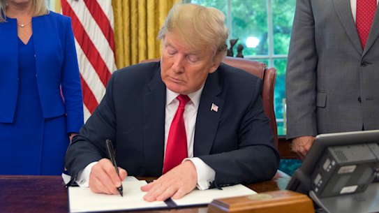 In reversal, Trump signs order stopping family separation