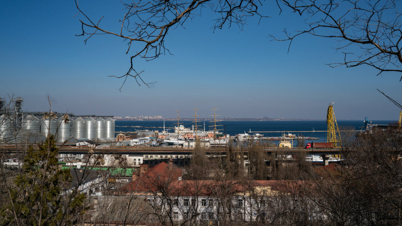 Ukrayna, Rus füzelerinin Odessa limanını vurduğunu ve tahıl anlaşmasını riske attığını söyledi