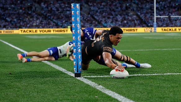 Paul Alimoti scores for the Panthers.