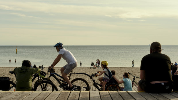 St Kilda Beach was a popular spot for exercise and social catch-ups on Saturday. 