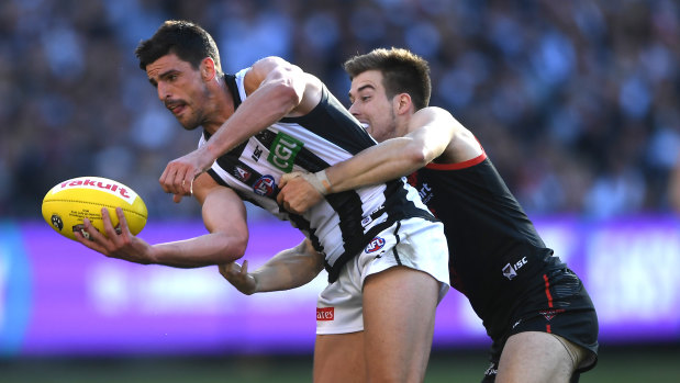 Scott Pendlebury was subjected to booing after a contentious umpiring call. 