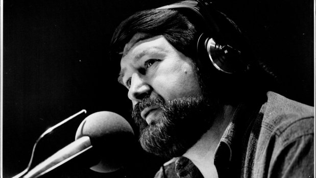 Derryn Hinch on air at Melbourne radio station, 3AW in 1986.