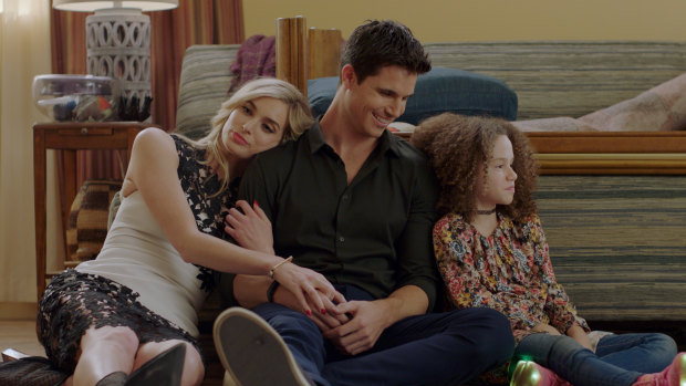 Allegra Edwards, Robbie Amell and Chloe Edwards in Upload.