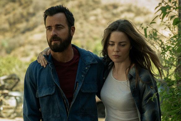 Justin Theroux, who is the nephew of author Paul Theroux, and Melissa George in The Mosquito Coast