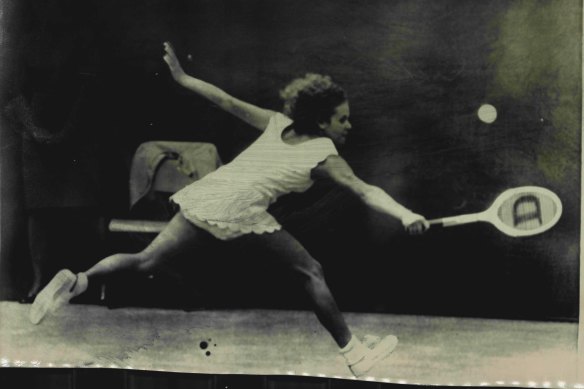 Evonne Goolagong won Wimbledon in 1971 wearing a borrowed pair of volleys.  