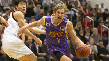 Tom Wilson (right) is making the switch from basketball to Australian rules.