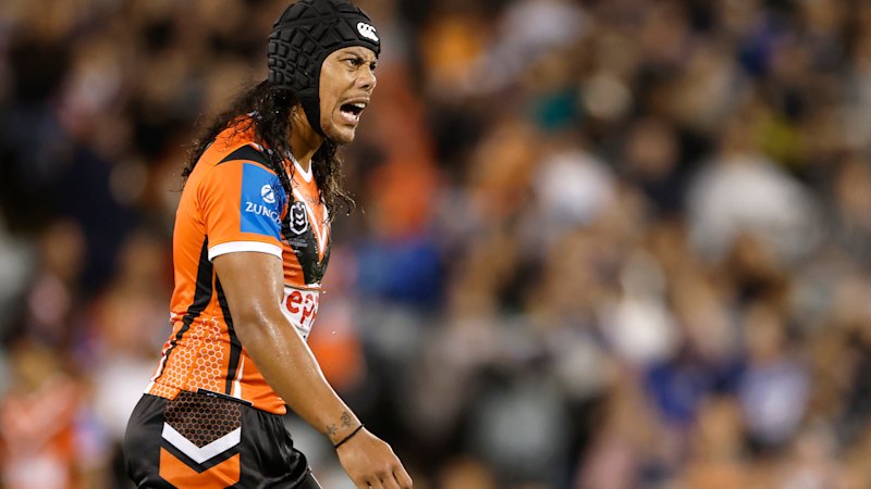 NRL LIVE updates: Tigers face Warriors after Luai bombshell