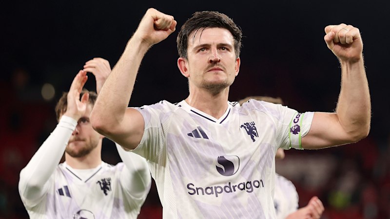 Manchester United beats Liverpool 2-1 with Maguire’s late goal; Aston Villa wins