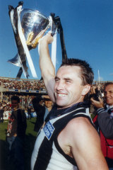 Tony Shaw holds up the 1990 premiership cup.