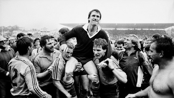 The Wallabies chair off captain Andrew Slack after beating New Zealand at Eden Park in 1986.