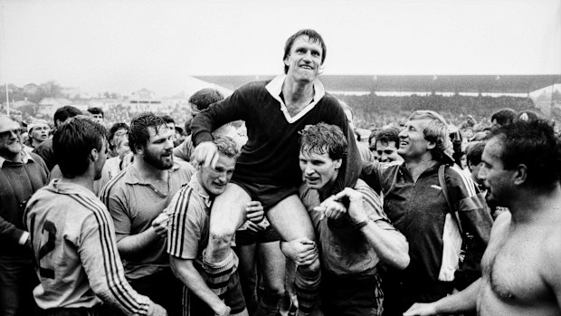 The Wallabies chair off captain Andrew Slack after beating New Zealand at Eden Park in 1986.