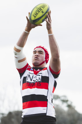 Canberra Vikings' Darcy Swain collects a lineout.