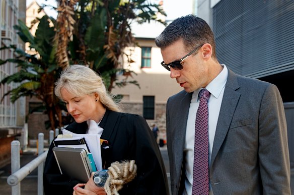 Peter Crown llega a la Corte Suprema con su abogada Jocelyn Jaffray.