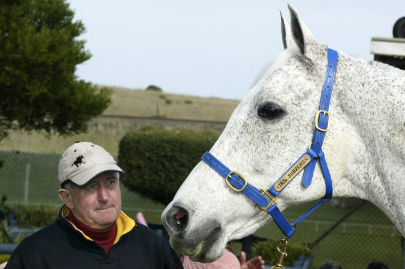 Graham Salisbury with Subzero on a school visit in in Warrnambool.