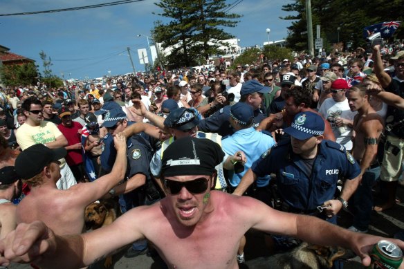 An angry crowd in North Cronulla on December 11, 2005. 