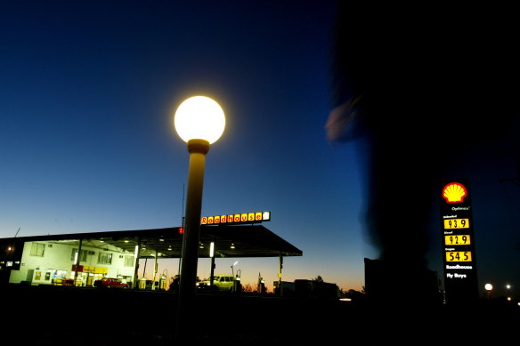 A Shell Roadhouse similar to the one I worked at for my first job. Petrol prices were significantly cheaper then. 