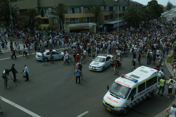 An angry crowd on the move at North Cronulla beach on December 11, 2005. 
