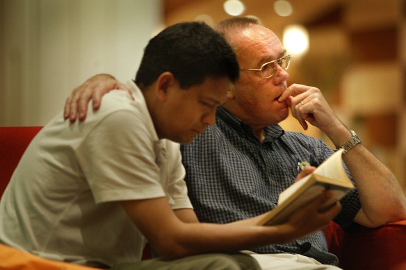 Lawyers Joseph Theseira (left) and Lex Lasry in Singapore in 2005, reading through some of the material belonging to Van Nguyen, which was delivered to them the day after his execution.