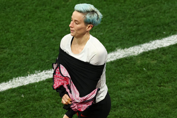 Megan Rapinoe pulls off her jacket as she takes to the field fo rthe first time tongiht.