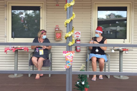 Romy and Carminda share a Christmas cracker joke. Harry the flea: “Shall we walk home?” Alan the flea: “No, let’s catch a dog.”
 