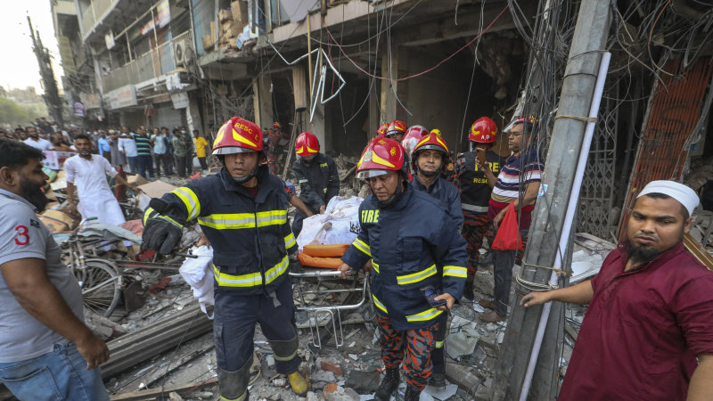Bangladeş bina patlaması bir düzineden fazla can aldı