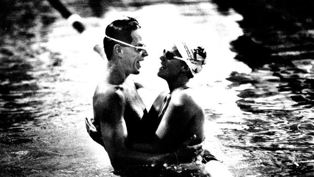 Julie McDonald embraces Kieren Perkins after he had just smashed the 1500m world record.