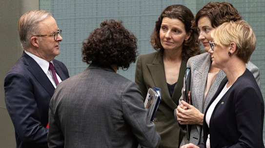 Prime Minister Anthony Albanese faces tricky talks with crossbenchers over the campaign finance rules.