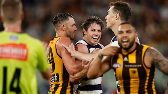 Jack Gunston comes together with former Hawks premiership teammate Isaac Smith.