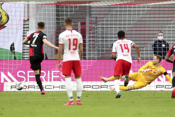 Krzysztof Piatek secures a draw for Hertha with his spot kick.