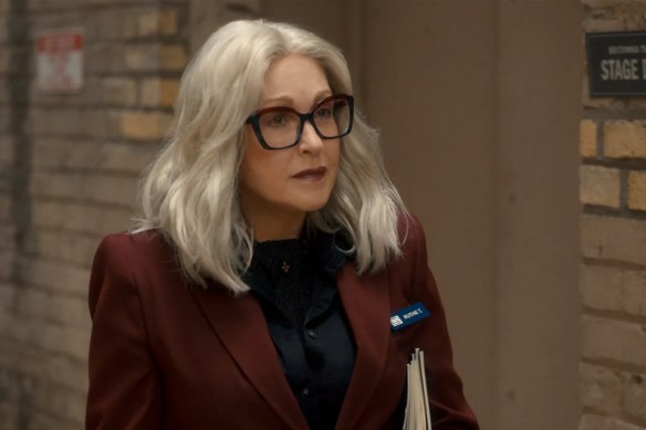 Cyndi Lauper as Ruthie, theatre usher and private investigator.