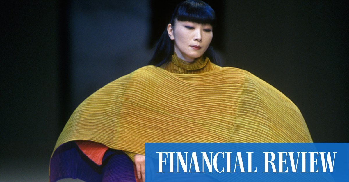 How Issey Miyake inspired Steve Jobs' signature style - Vimarsana News