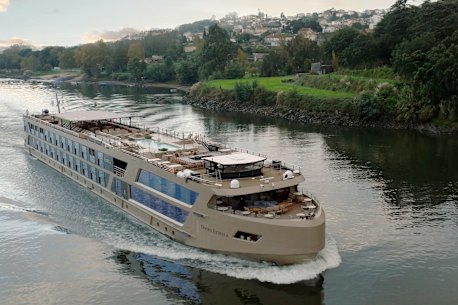 On the river in the cappuccino-coloured MS Estrela.