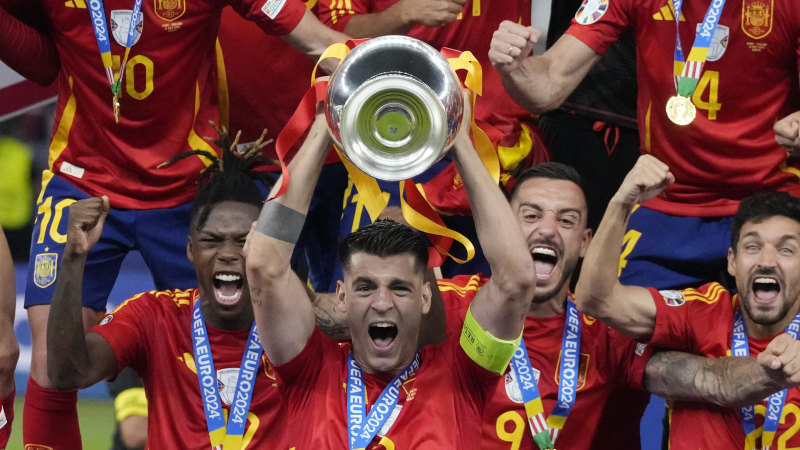 Spain strike late to beat England and win Euro 2024