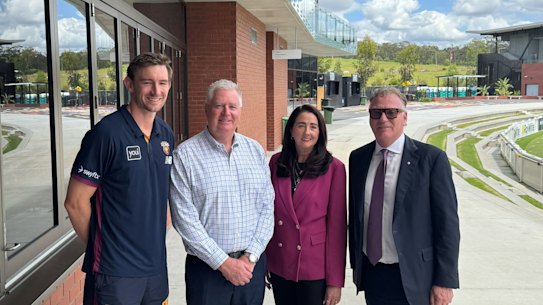 Left to right: Lions co-captain Harris Andrews, Lions CEO Greg Swann, Beyond DV’s Carolyn Robinson and chief justice Will Alstergren.