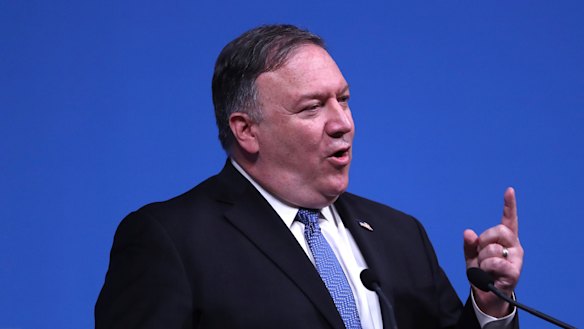 US Secretary of State Mike Pompeo has given China and India a week to find new fuel sources as the deadline for US sanctions on Iranian oil approaches.