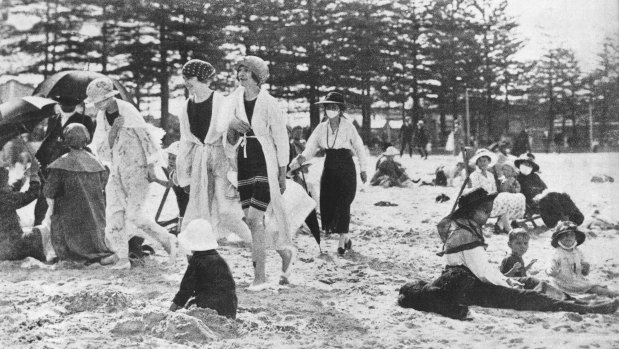 In this shot of Manly Beach during the epidemic, some beach-goers wear protective masks.