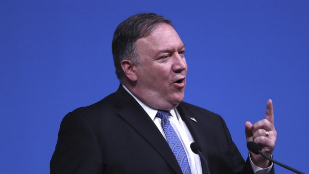 US Secretary of State Mike Pompeo has given China and India a week to find new fuel sources as the deadline for US sanctions on Iranian oil approaches.