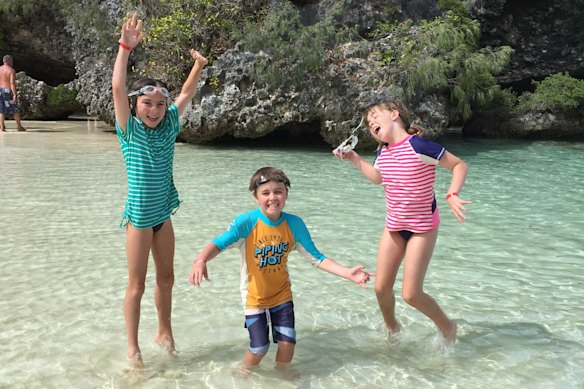 Fish feeding, snorkelling and family fun on Île des Pins.