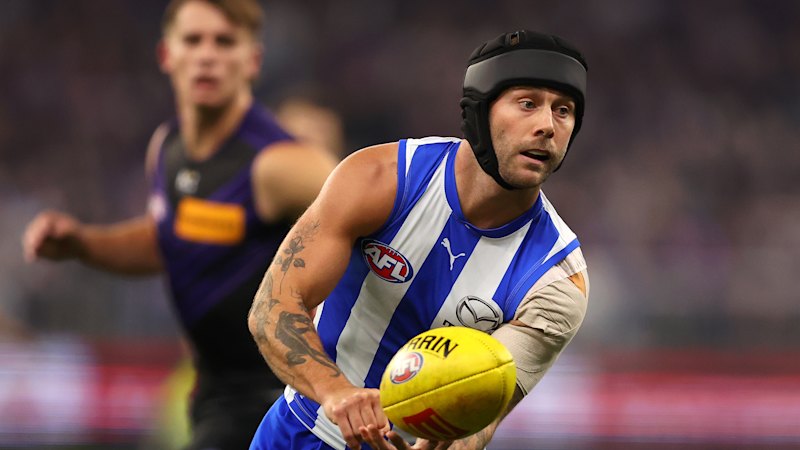 North Melbourne vs Fremantle LIVE: Roos, Dockers trade goals early; Jezza says Cats have Smith’s back after thumping baby Bombers