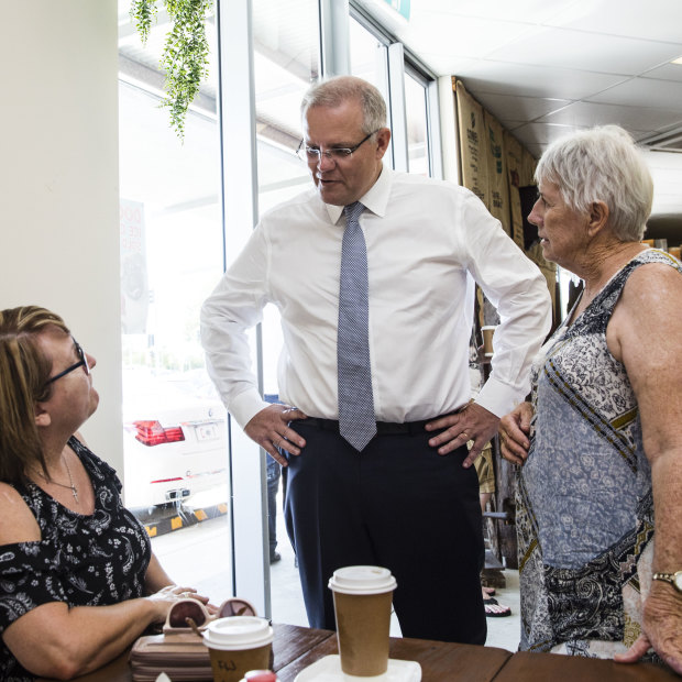 Scott Morrison talks with Gayle Price-Davies and Gwyneth Hockey over a coffee.